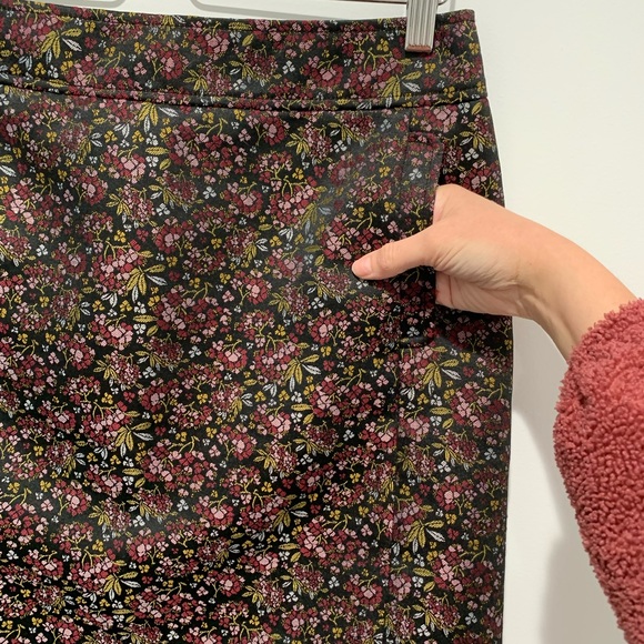 LOFT Floral Embroidered Skirt Size 10P - Picture 4 of 8